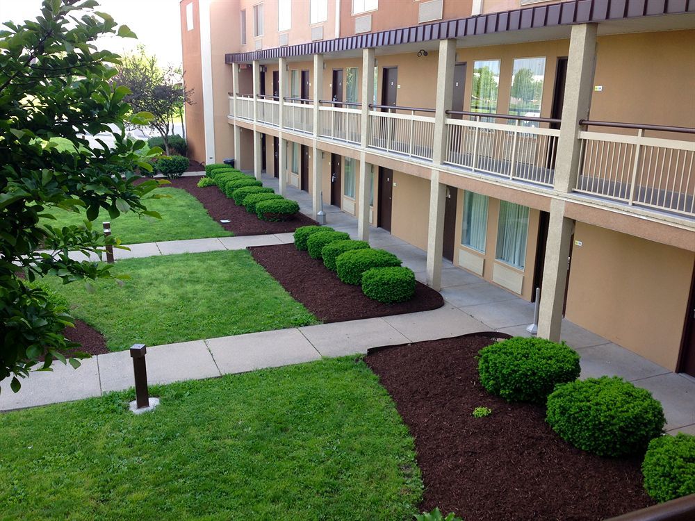 Days Inn By Wyndham Florence Cincinnati Area Exterior photo